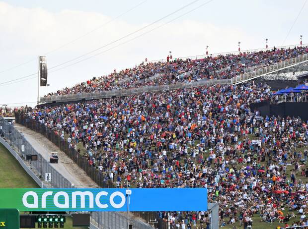 Formel-1-Rennen in den USA 2021, Austin, Fans auf den Tribünen Formel-1-Rennen in den USA 2021, Austin, Fans auf den Tribünen