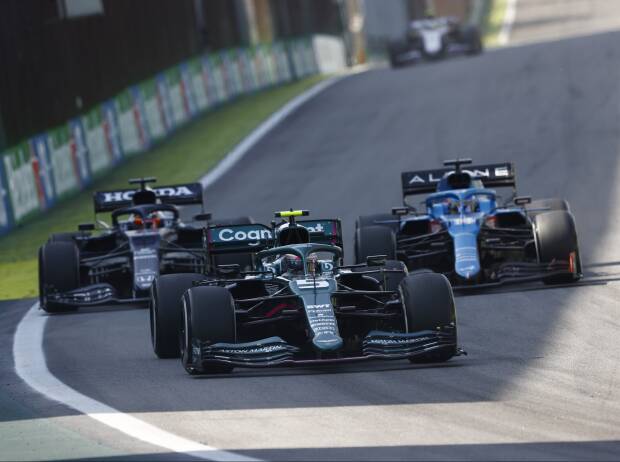 Sebastian Vettel, Fernando Alonso, Yuki Tsunoda