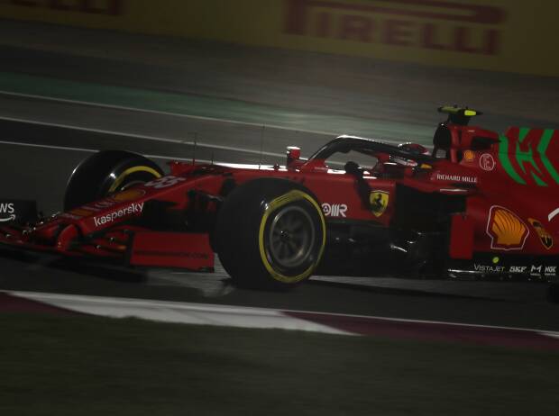 Carlos Sainz im Ferrari SF21 in Katar 2021 Carlos Sainz im Ferrari SF21 in Katar 2021