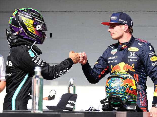 Lewis Hamilton (Mercedes) und Max Verstappen nach dem Formel-1-Rennen in Sao PAulo 2021