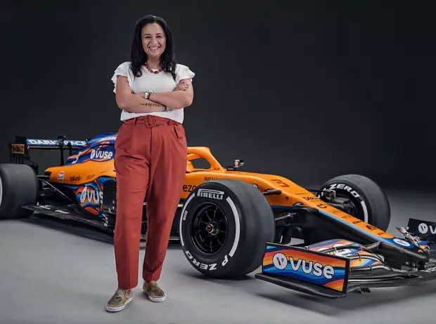 Foto zur News: Sonderlackierung in Abu Dhabi: Der McLaren MCL35M wird zum Kunstwerk