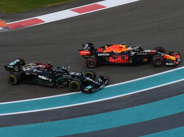 Duell zwischen Lewis Hamilton und Max Verstappen beim Formel-1-Finale 2021 in Abu Dhabi in Runde 1 Duell zwischen Lewis Hamilton und Max Verstappen beim Formel-1-Finale 2021 in Abu Dhabi in Runde 1