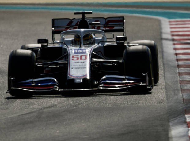 Robert Schwarzman (Haas) bei den Formel-1-Testfahrten in Abu Dhabi
