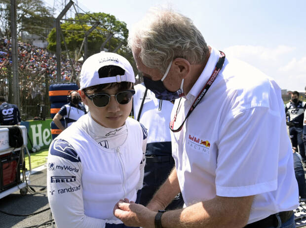 Yuki Tsunoda (AlphaTauri) spricht mit Red Bulls Helmut Marko vor dem Formel-1-Rennen in Brasilien 2021