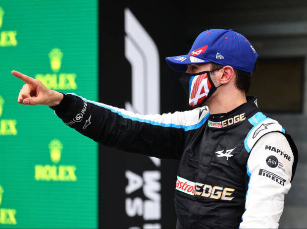 Esteban Ocon (Alpine) feiert seinen Sieg beim Formel-1-Rennen in Budapest