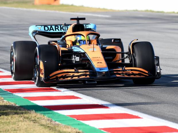 Lando Norris am ersten Tag der Wintertests 2022 in Barcelona im neuen McLaren MCL36