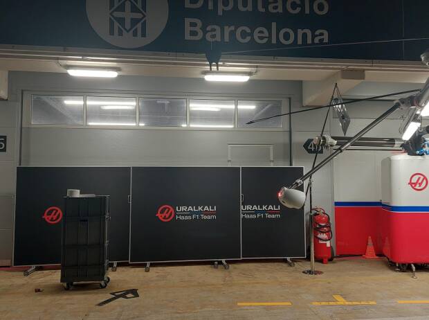 Haas-Box bei den Testfahrten in Barcelona Haas-Box bei den Testfahrten in Barcelona