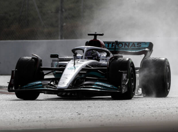 Lewis Hamilton (Mercedes W13) bei den Testfahrten der Formel 1 in Barcelona 2022