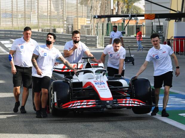 Foto zur News: Bahrain-Testfahrten: McLaren schraubt an Ästhetik, Haas zeigt neues Design