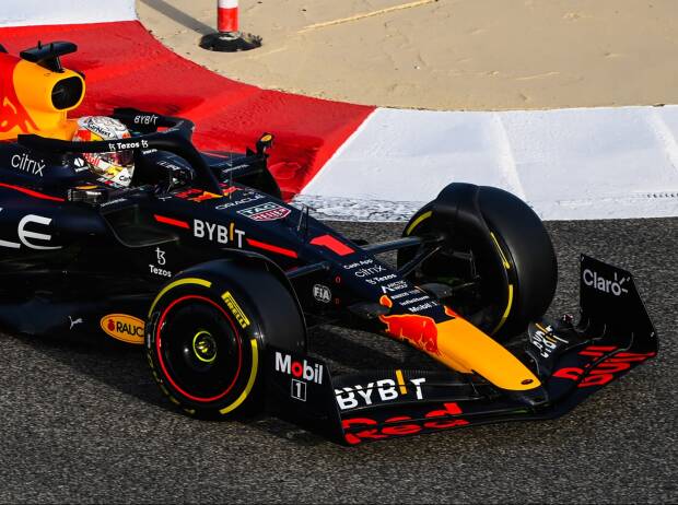 Max Verstappen im Red Bull RB18 bei den Formel-1-Wintertests 2022 in Bahrain