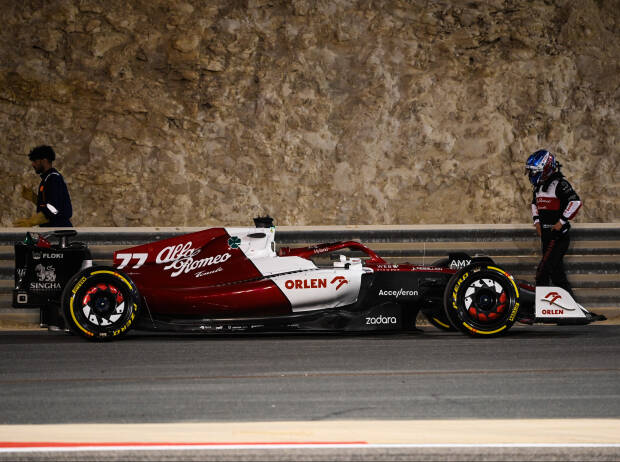 Defekt: Valtteri Bottas, Alfa Romeo C42 Defekt: Valtteri Bottas, Alfa Romeo C42