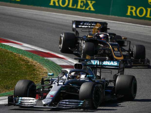 Lewis Hamilton, Romain Grosjean Lewis Hamilton, Romain Grosjean