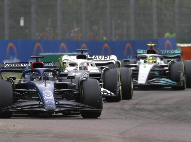 Alexander Albon in Imola vor Pierre Gasly und Lewis Hamilton Alexander Albon in Imola vor Pierre Gasly und Lewis Hamilton