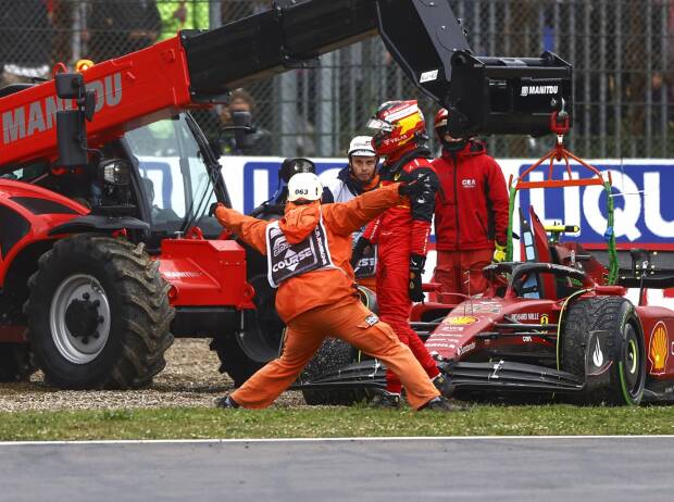 Carlos Sainz' nach Kollision mit Daniel Ricciardo beim Grand Prix der Emilia-Romagna in Imola 2022 Carlos Sainz' nach Kollision mit Daniel Ricciardo beim Grand Prix der Emilia-Romagna in Imola 2022