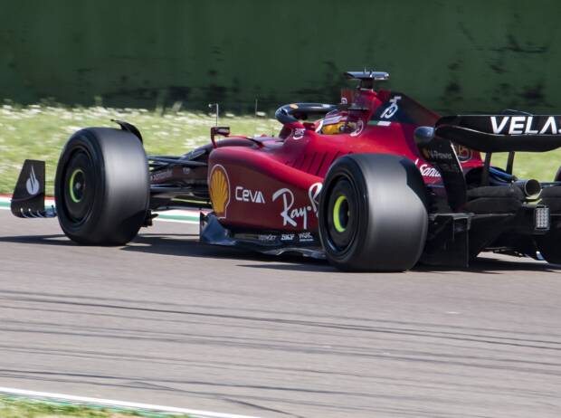 Carlos Sainz im Ferrari F1-75 beim Formel-1-Reifentest für Pirelli in Imola 2022 Carlos Sainz im Ferrari F1-75 beim Formel-1-Reifentest für Pirelli in Imola 2022