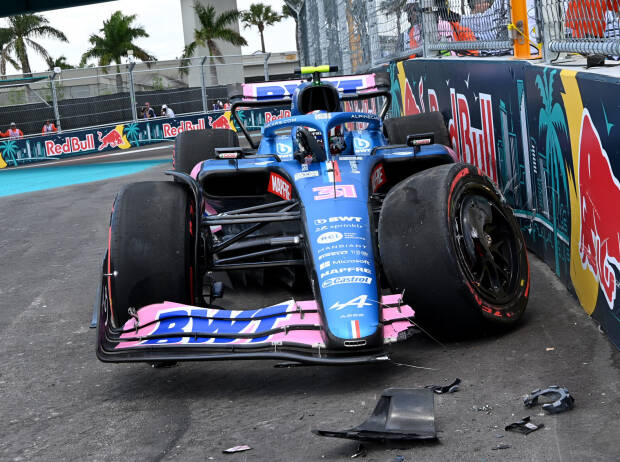 Esteban Ocon (Alpine) verunfallt im Freien Training zum Formel-1-Rennen in Miami 2022