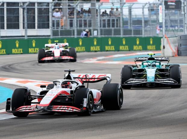 Foto zur News: Crash in den Punkterängen: So reagieren Schumacher und Vettel!
