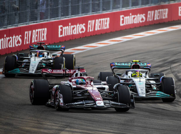 Valtteri Bottas (Alfa Romeo) vor Lewis Hamilton und George Russell (Mercedes) beim Formel-1-Rennen in Miami 2022