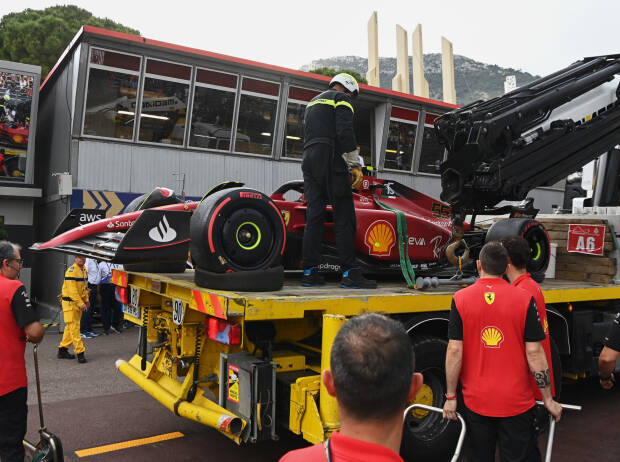 Der verunfallte Ferrari F1-75 von Carlos Sainz beim Qulaifying zum Formel-1-Rennen in Monaco