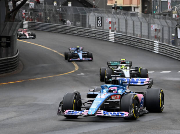 Foto zur News: Fernando Alonso über Hamiltons Frust nach Blockade: "Nicht mein Problem"