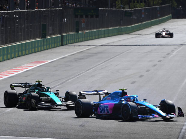 Esteban Ocon (Alpine) vor Sebastian Vettel (Aston Martin) im Formel-1-Rennen von Baku 2022