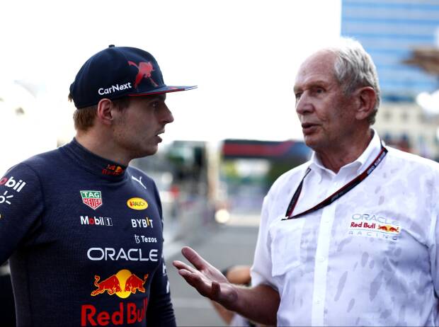 Max Verstappen und Helmut Marko (Red Bull) im Gespräch vor dem Hilton-Hotel in Baku beim Grand Prix von Aserbaidschan 2022
