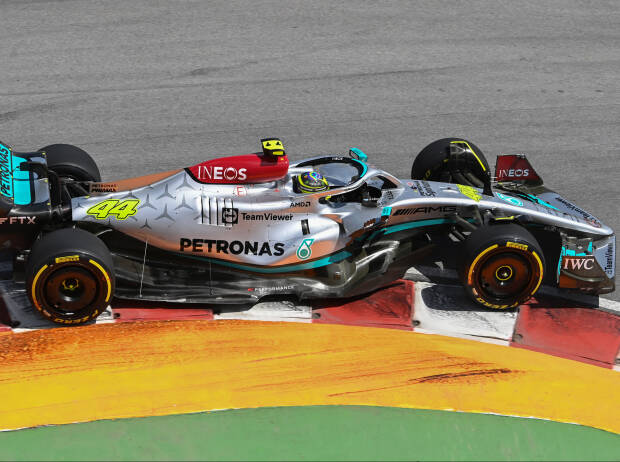 Foto zur News: Lewis Hamilton nach Training ratlos: Set-up-Experiment wird zum "Desaster"