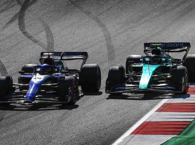 Alexander Albon im Williams und Sebastian Vettel im Aston Martin im Duell im Sprint von Spielberg 2022 Alexander Albon im Williams und Sebastian Vettel im Aston Martin im Duell im Sprint von Spielberg 2022