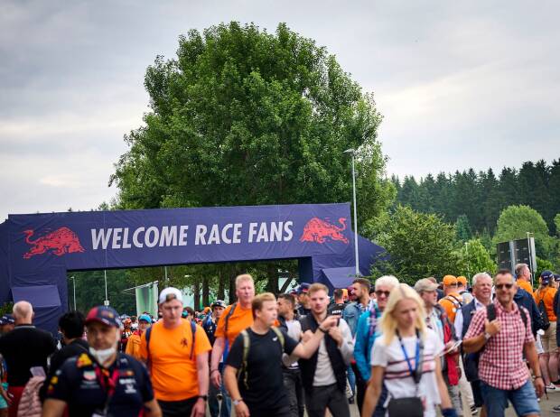 Formel-1-Fans am Red-Bull-Ring in Spielberg Formel-1-Fans am Red-Bull-Ring in Spielberg