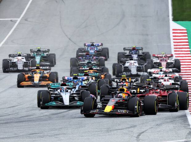 Formel-1-Start in Spielberg 2022 mit Max Verstappen in Führung