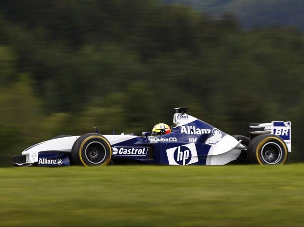 Ralf Schumacher 2022 im Williams-BMW FW25 aus der Saison 2003