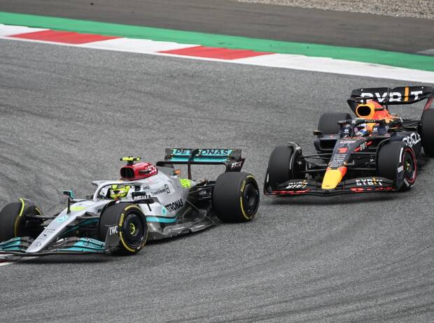 Lewis Hamilton (Mercedes) und Max Verstappen (Red Bull) beim Formel-1-Rennen 2022 in Spielberg