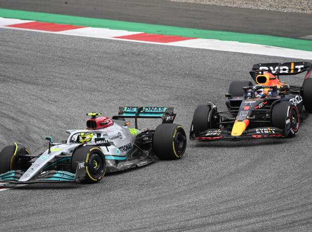 Lewis Hamilton (Mercedes) und Max Verstappen (Red Bull) beim Formel-1-Rennen 2022 in Spielberg Lewis Hamilton (Mercedes) und Max Verstappen (Red Bull) beim Formel-1-Rennen 2022 in Spielberg