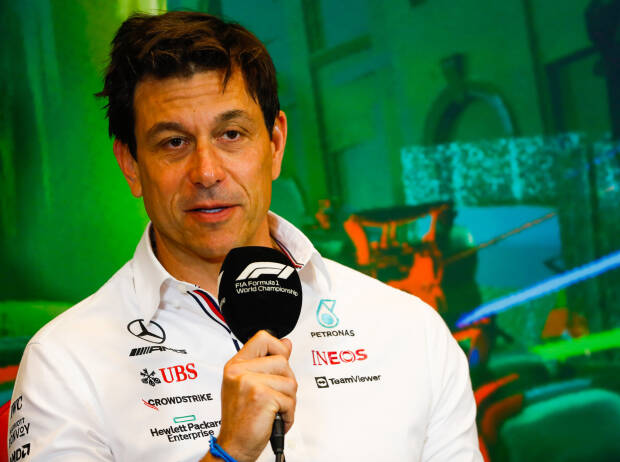 Mercedes-Motorsportchef Toto Wolff in der Pressekonferenz vor dem Formel-1-Rennen in Baku 2022