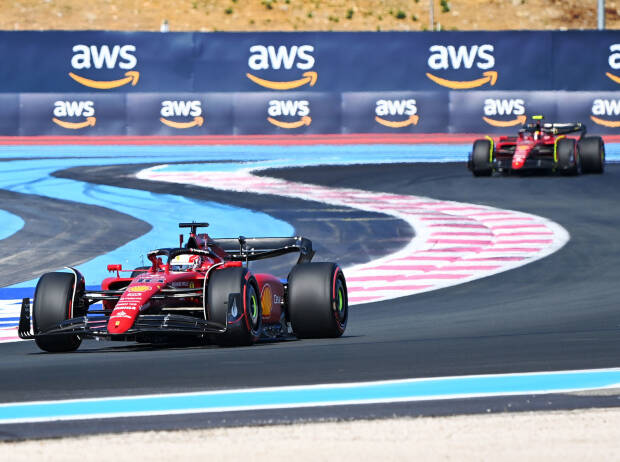 Charles Leclerc und Carlos Sainz (Ferrari F1-75) im Qualifying zum Formel-1-Rennen in Frankreich 2022