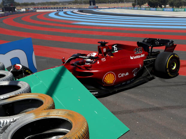Charles Leclerc (Ferrari F1-75) verunfallt beim Formel-1-Rennen in Frankreich 2022