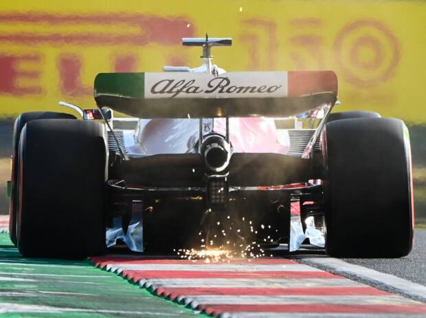 Alfa-Romeo-Schriftzug auf dem Alfa Romeo C42 von Valtteri Bottas 2022 Alfa-Romeo-Schriftzug auf dem Alfa Romeo C42 von Valtteri Bottas 2022