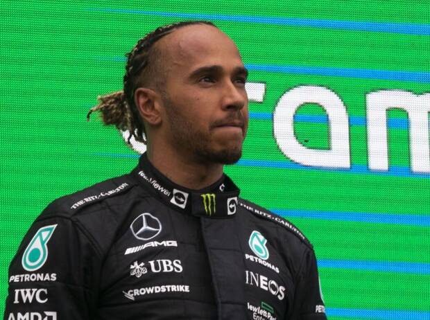 Lewis Hamilton auf dem Siegertreppchen beim Formel-1-Rennen in Ungarn 2022
