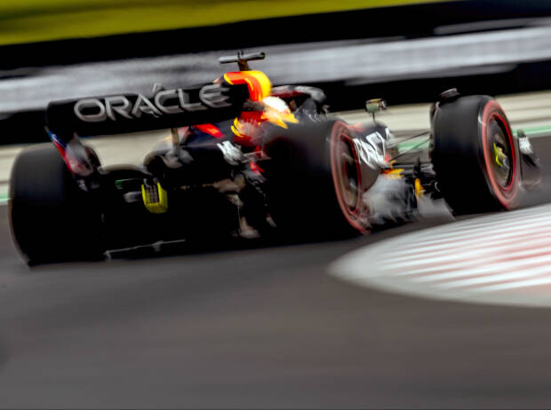 Max Verstappen (Red Bull RB18) beim Formel-1-Rennen in Budapest 2022 Max Verstappen (Red Bull RB18) beim Formel-1-Rennen in Budapest 2022
