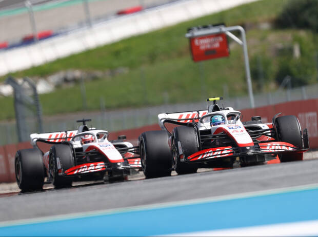 Mick Schumacher und Kevin Magnussen (Haas VF-22) beim Formel-1-Rennen in Spielberg 2022