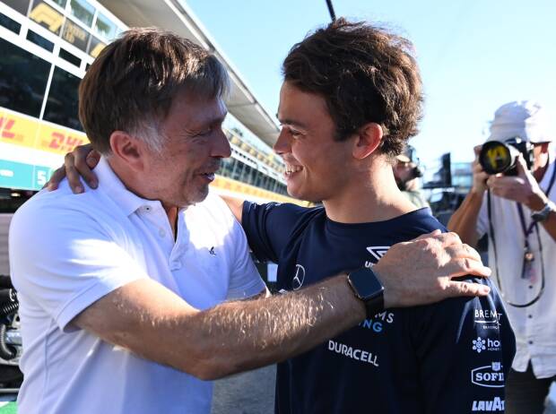 Williams team principal Jost Capito with Nyck de Vries after the Monza race