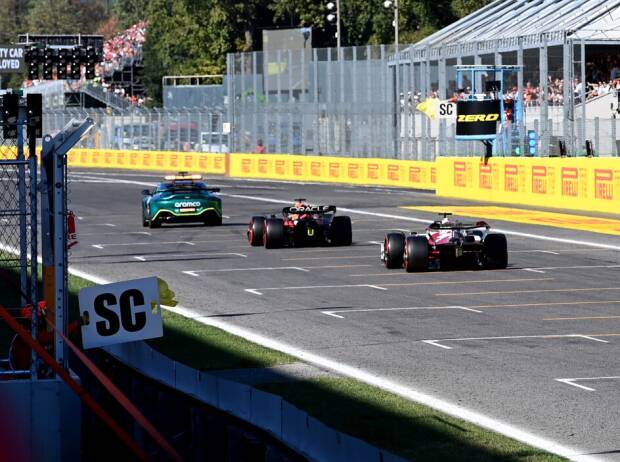 Das Safety-Car vor Max Verstappen beim Rennen in Monza 2022 Das Safety-Car vor Max Verstappen beim Rennen in Monza 2022
