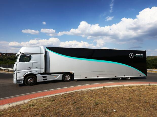 LKW des Mercedes-Formel-1-Teams mit Biobenzin LKW des Mercedes-Formel-1-Teams mit Biobenzin