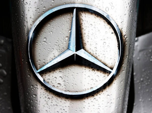 Mercedes-Logo im Regen Mercedes-Logo im Regen