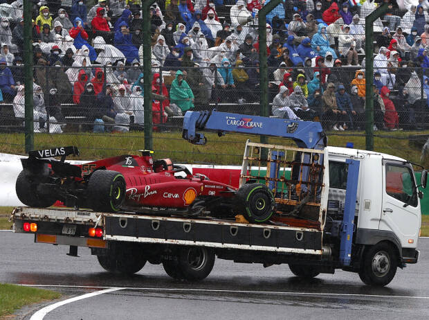 Der Ferrari von Carlos Sainz nach dem Unfall in Suzuka 2022