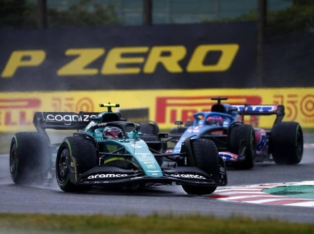 Sebastian Vettel (Aston Martin) vor Fernando Alonso (Alpine) beim Formel-1-Rennen in Japan 2022