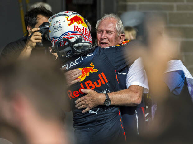 Max Verstappen (Red Bull) und Helmut Marko jubeln über den Sieg beim Formel-1-Rennen in Austin 2022