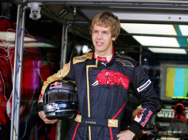 Foto zur News: Sebastian Vettel fährt wieder mit Red-Bull-Helm: "Danke Didi!"