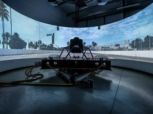 Foto zur News: Hinter den Kulissen: Im realistischsten F1-Simulator, den man kaufen kann