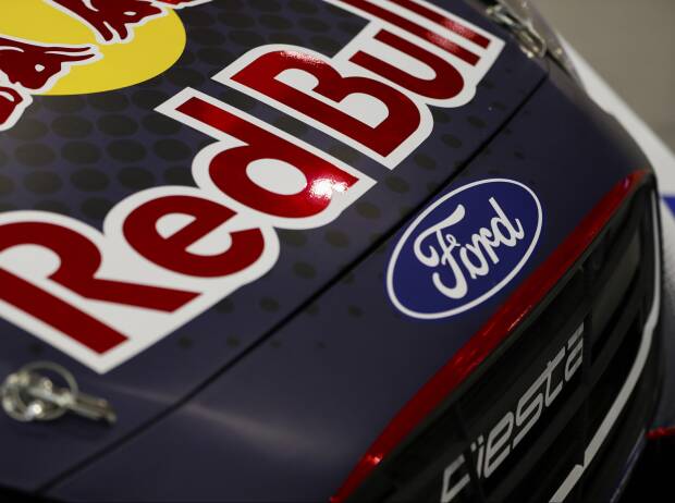 Red-Bull-Ford (Logo auf WRC-Auto)